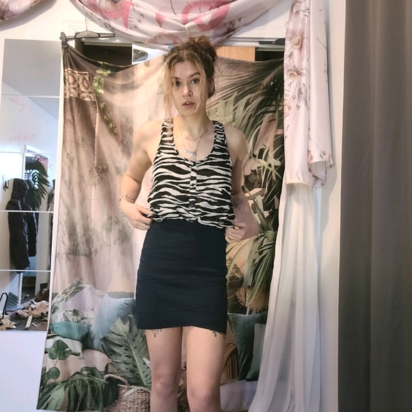 Flowy Zebra Tank - Picture 9 of 9